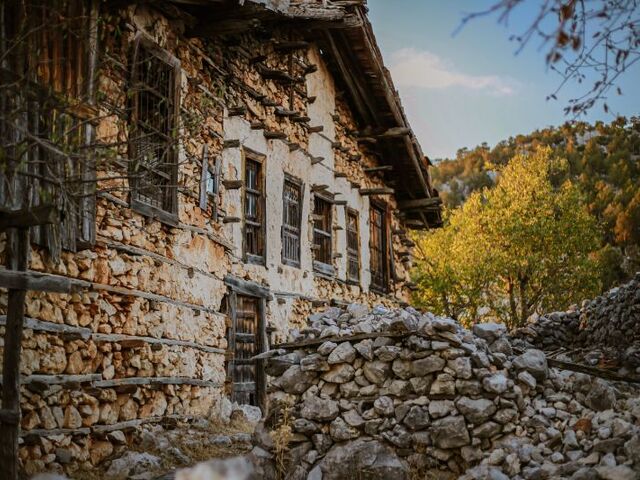 Düğmeli Evler ve Altınbeşik Mağarası Turu